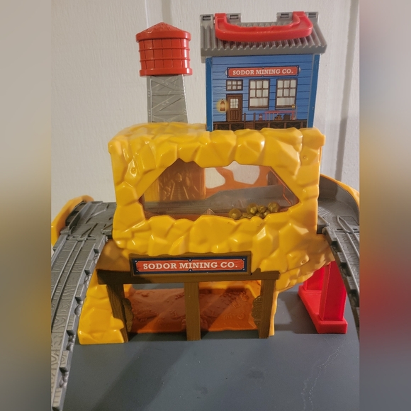 Thomas & Friends Sodor Mining Co Rumbling Gold Mine Track Playset Take-n-Play - Picture 3 of 4
